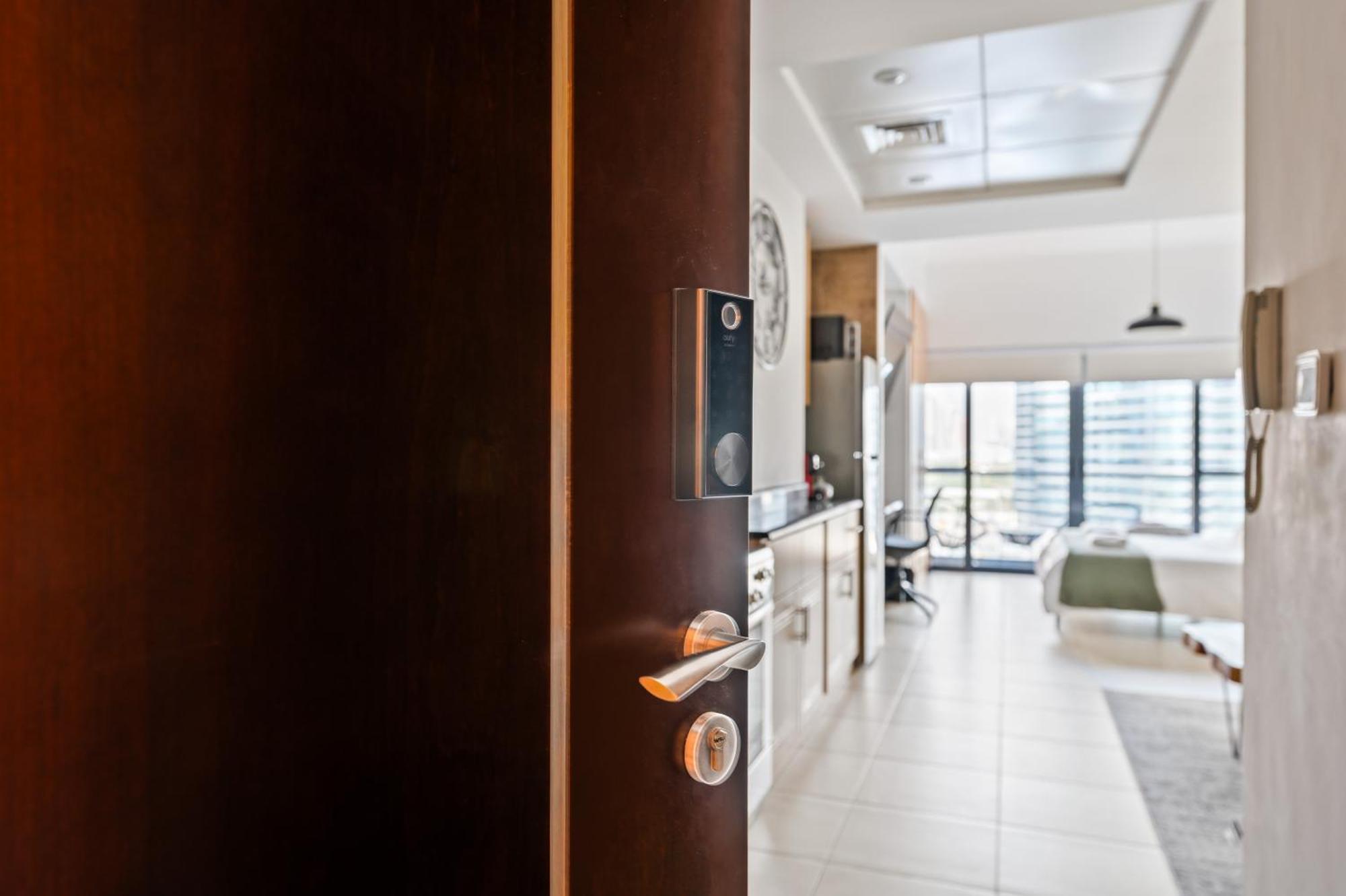 Upscale Studio Full Lake View In Goldcrest View Tower Dubai Exteriör bild