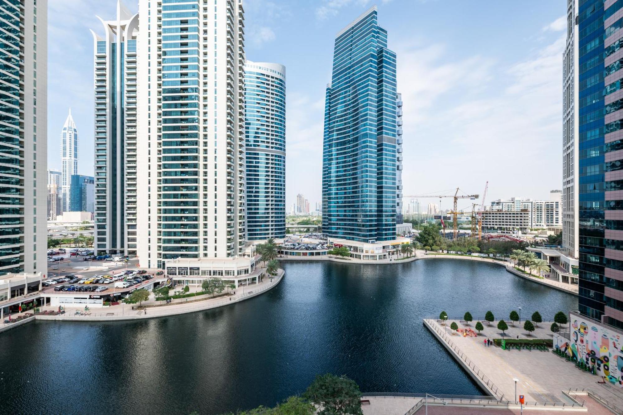 Upscale Studio Full Lake View In Goldcrest View Tower Dubai Exteriör bild