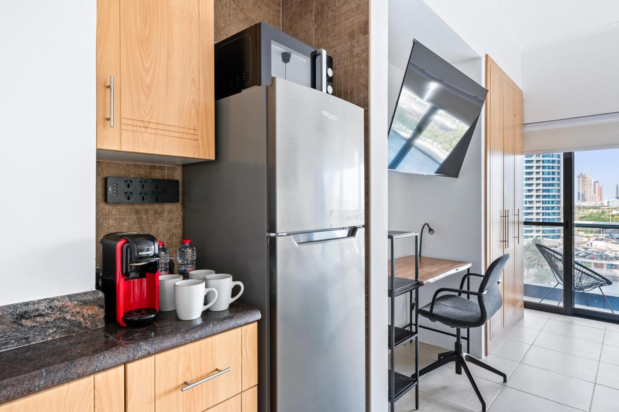 Upscale Studio Full Lake View In Goldcrest View Tower Dubai Exteriör bild