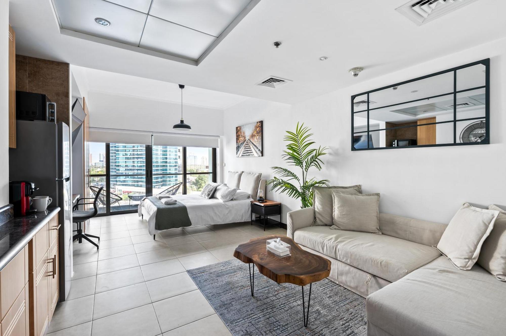Upscale Studio Full Lake View In Goldcrest View Tower Dubai Exteriör bild