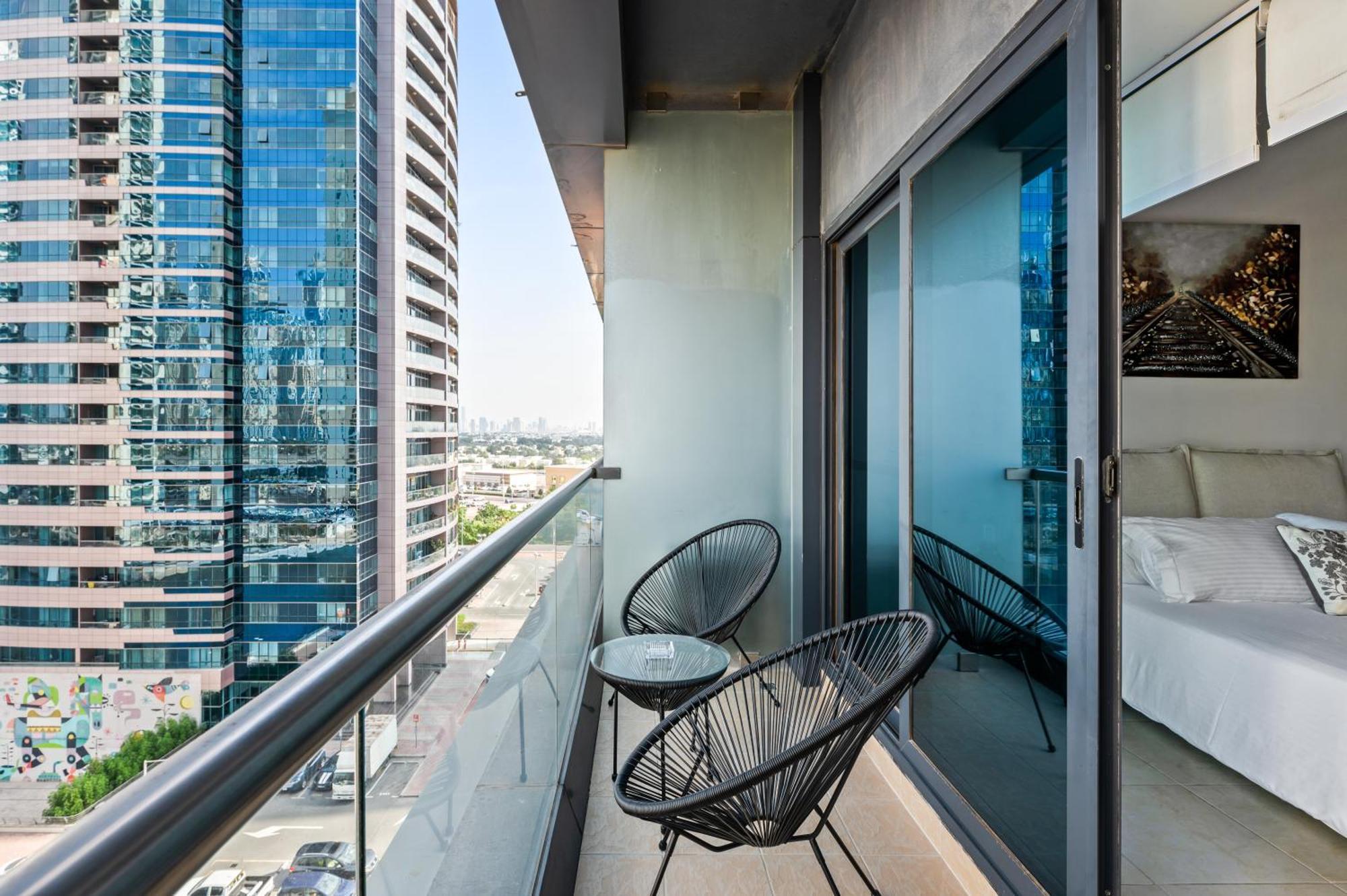 Upscale Studio Full Lake View In Goldcrest View Tower Dubai Exteriör bild
