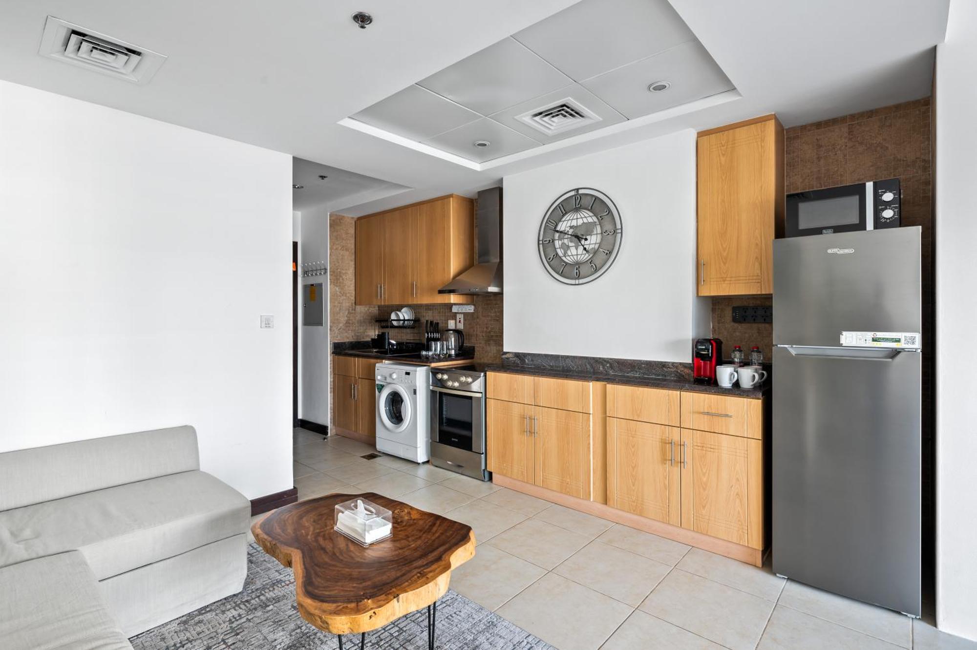 Upscale Studio Full Lake View In Goldcrest View Tower Dubai Exteriör bild