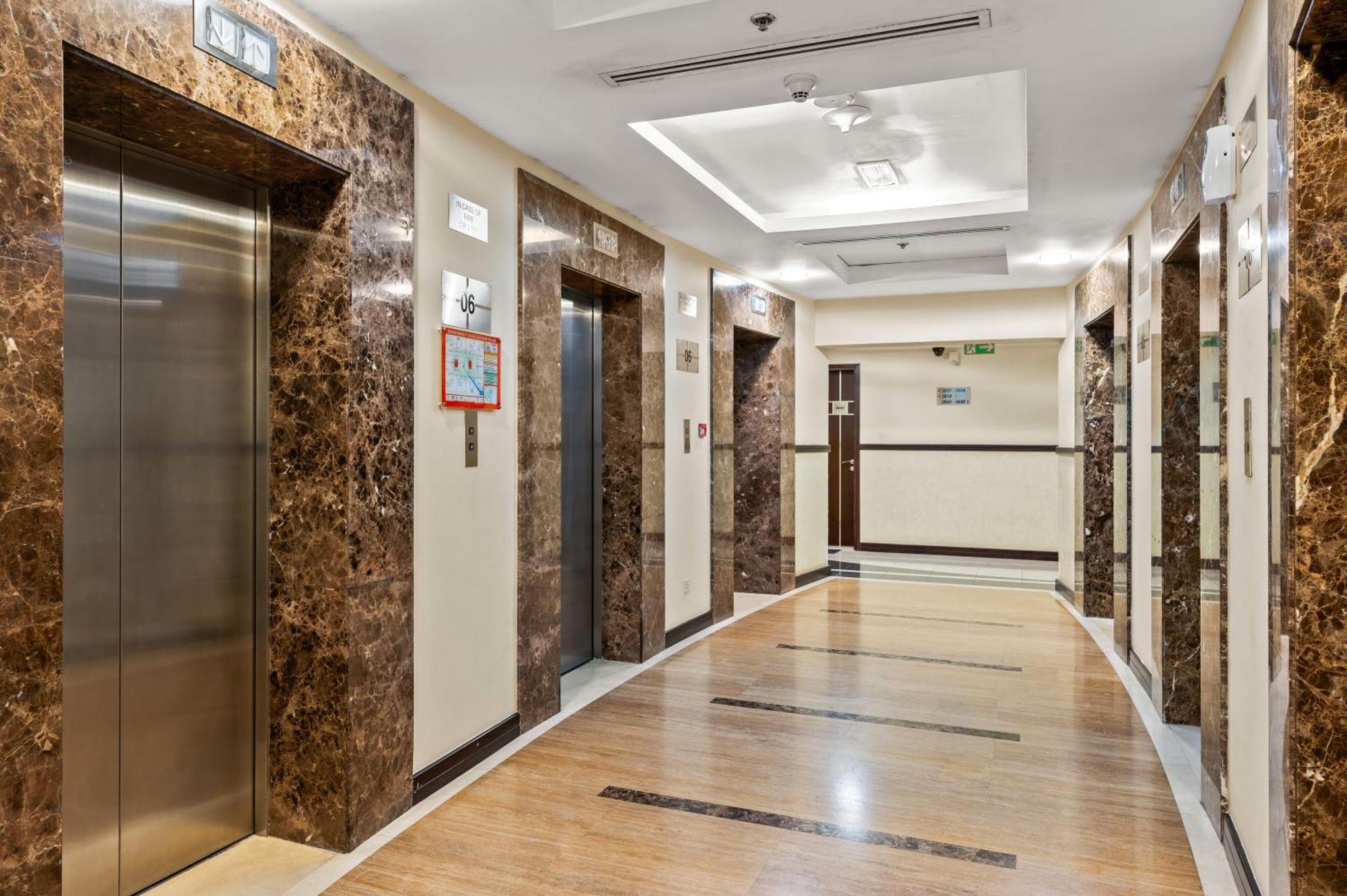 Upscale Studio Full Lake View In Goldcrest View Tower Dubai Exteriör bild