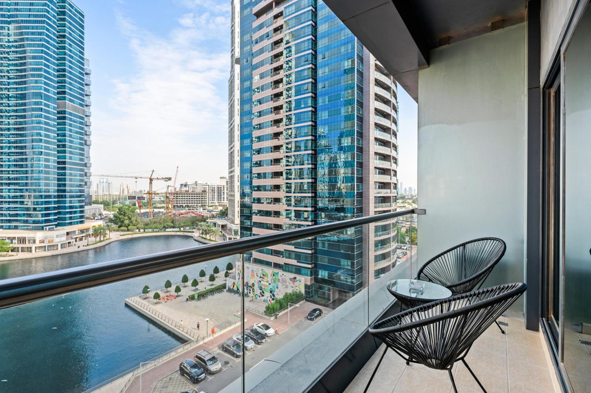 Upscale Studio Full Lake View In Goldcrest View Tower Dubai Exteriör bild