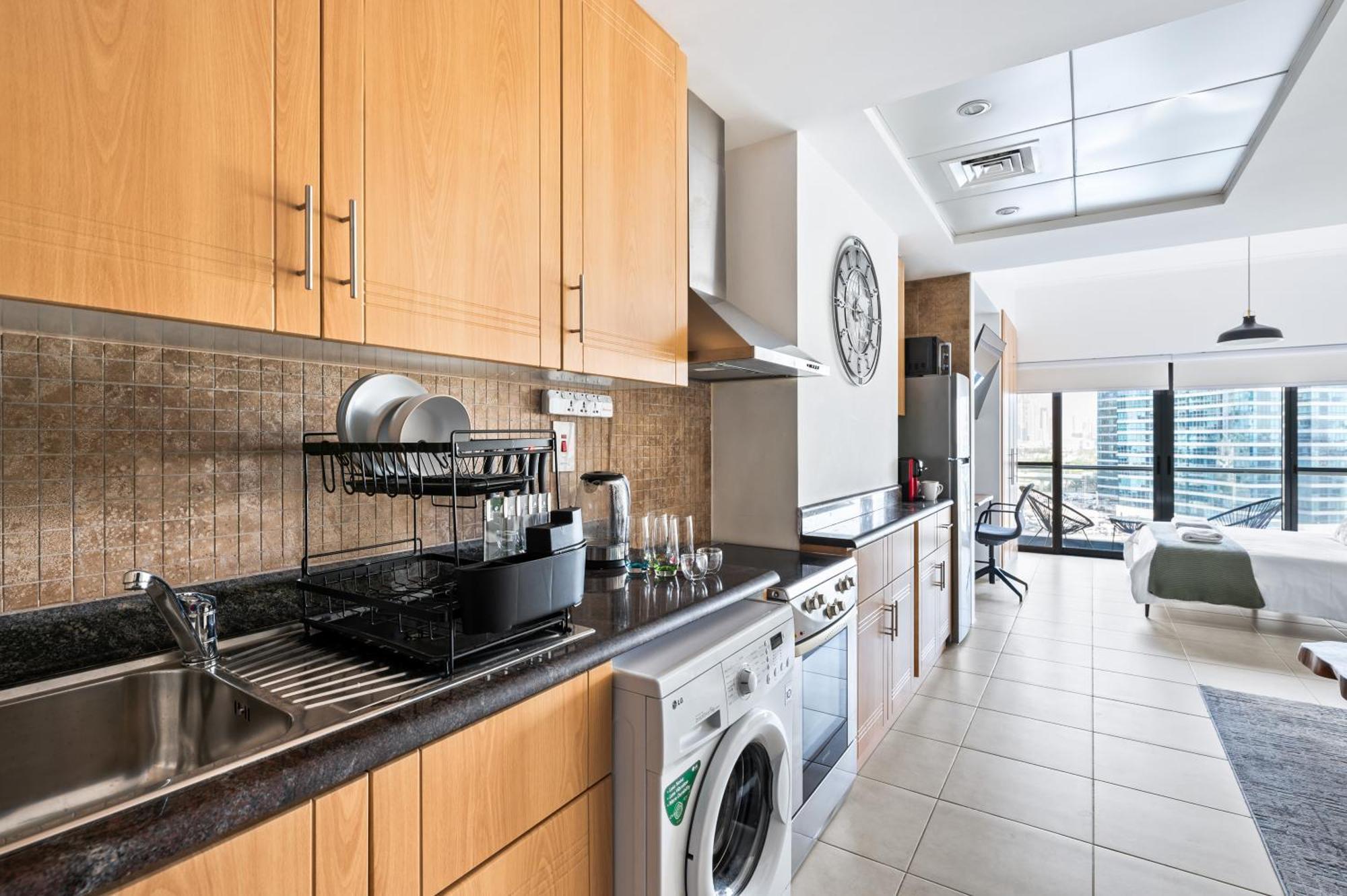 Upscale Studio Full Lake View In Goldcrest View Tower Dubai Exteriör bild