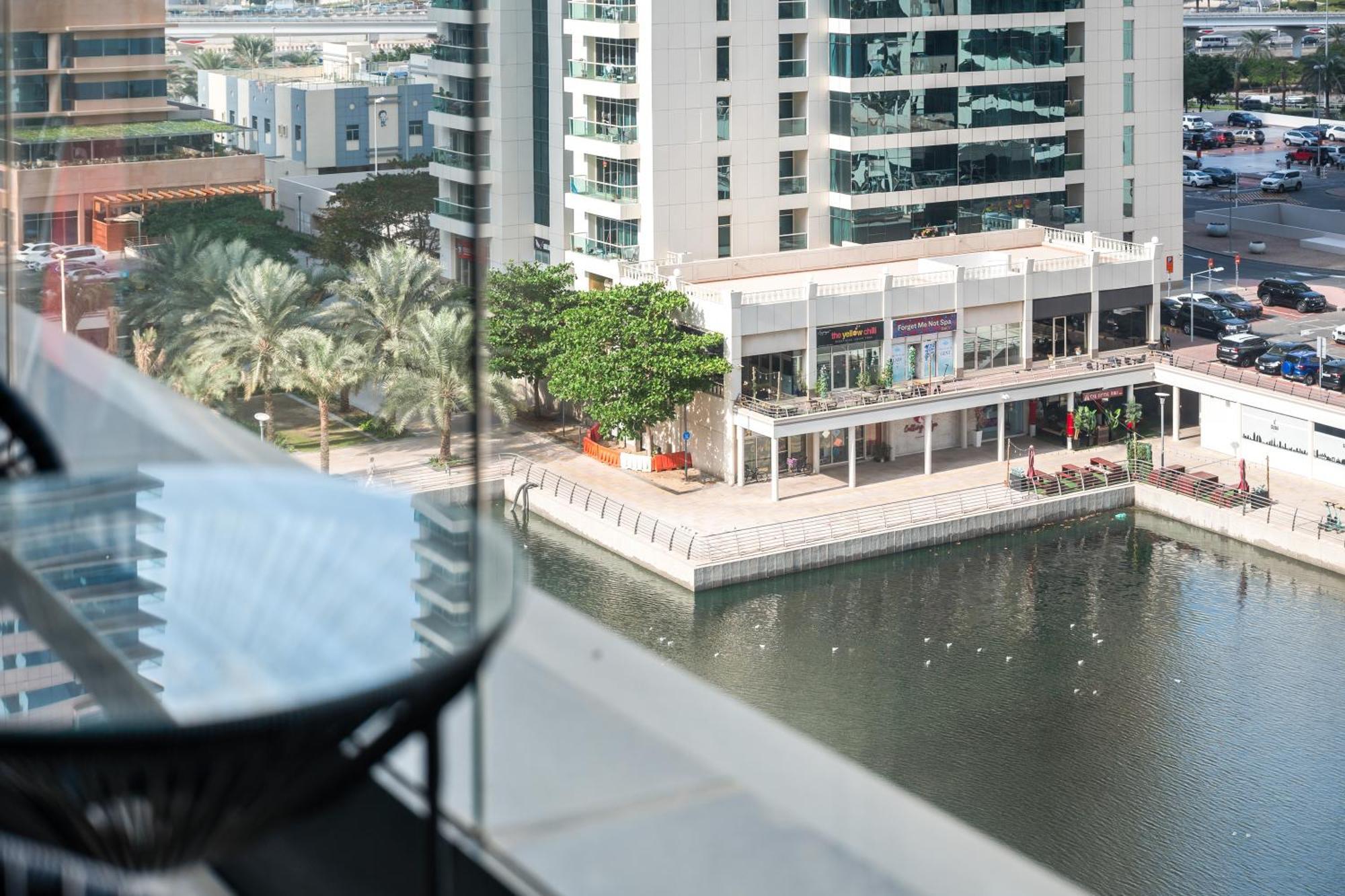 Upscale Studio Full Lake View In Goldcrest View Tower Dubai Exteriör bild