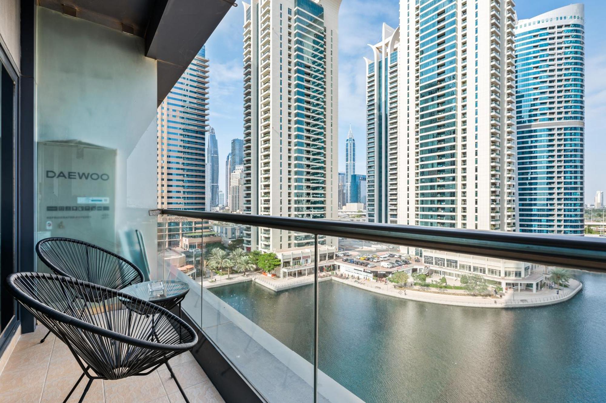 Upscale Studio Full Lake View In Goldcrest View Tower Dubai Exteriör bild